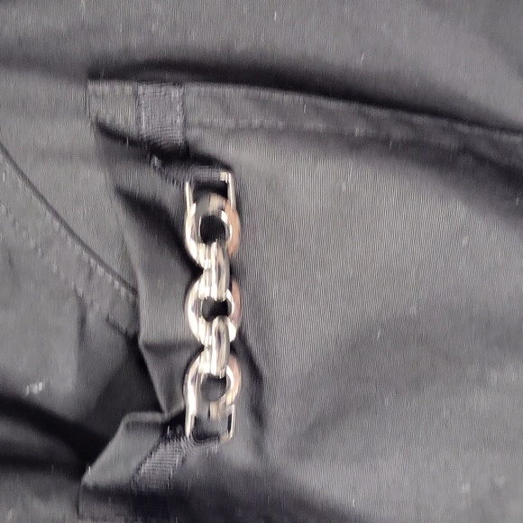 NWOT Express women's black v-eck cotton adjustable sleeve buttondown shirt, M - Picture 5 of 9